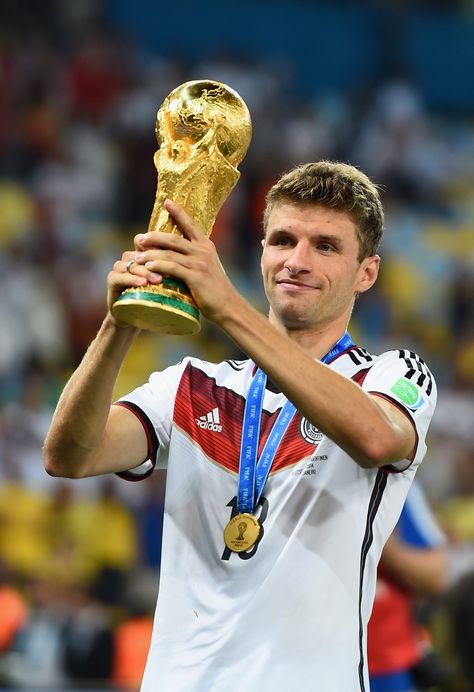 Thomas Muller World Cup 2014, Germany National Football Team, Fifa Mobile, Thomas Muller, Dfb Team, Thomas Müller, Sport Model, Yoga Online, Fc Bayern Munich