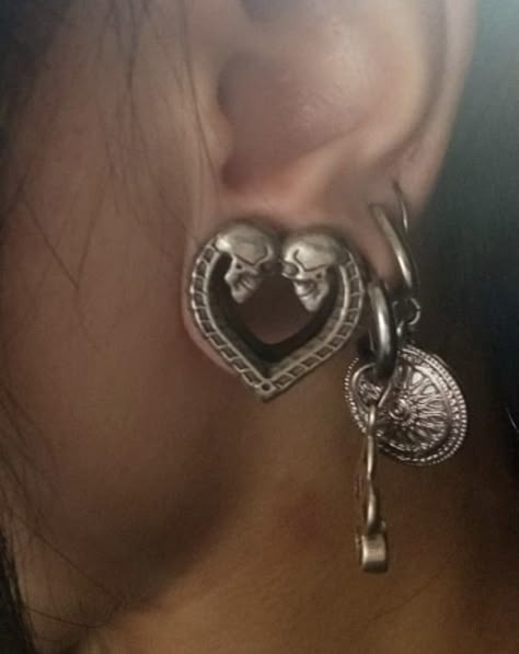 Thick Heels Pumps, Mod Jewelry, Pretty Ear Piercings, Cool Piercings, Piercing Inspo, Cute Piercings, Body Jewelry Piercing, Piercings Jewelry, Dope Jewelry