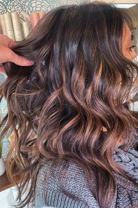 A new year, a new staining technique. And this could replace the old proven balayage technique. We present it! Foilyage Hair, Stain Techniques, Balayage Technique, Hair Techniques, Hair Stuff, Cut And Color, Dyed Hair, Hair Ideas, Balayage