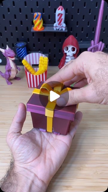 Kady 3D Printing on Instagram: "3D Printed Surprise Gift Box | STL at Bio link by @3dgeex | Filament from @3dhojor_official | STL from @thangs3d #3dprinting #3dprinter #3dprinted #3dprint" 3d Printing Gifts Cute Ideas, 3d Printing Gift Ideas, 3d Printed Gifts, Surprise Gift Box, Surprise Box Gift, 3d Printing Diy, Surprise Gift, Surprise Gifts, 3d Printer