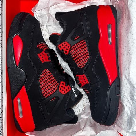 red thunder 4s ds Jordan 4 Noir, Red Thunder 4s Outfit, Red Thunder 4s, Air Jordan 4 Red Thunder, Jordan 4s Outfit, Jordan 4 Retro Red Thunder, Cool Jordans, Jordan 4 Red Thunder, 4s Outfit