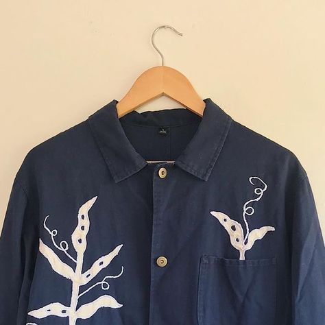 Madeleine Kemsley Illustration and Embroidery on Instagram: "A spring Jacket 🪡 🧵 100% cotton, vintage french workwear jacket with linen appliqué pea shoots 💙 Size M/L Available on my web shop now 🌿 happy spring everyone! #reworkedvintage #sustainablefashion #upcycledclothing #workwear #embroideryart #applique #appliqué #textileartist #embroidery #madeincornwall" Pea Shoots, French Workwear, Reworked Vintage, Spring Jacket, Workwear Jacket, Happy Spring, Spring Jackets, Textile Artists, Upcycle Clothes