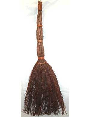 DIY Cinnamon Broom...there is also a link for making cinnamon oil..,,who knew? :) Cinnamon Broom, Diy Cinnamon, Wiccan Crafts, Pagan Crafts, Brooms And Brushes, Cinnamon Oil, Halloween Labels, Witch Diy, Eclectic Witch