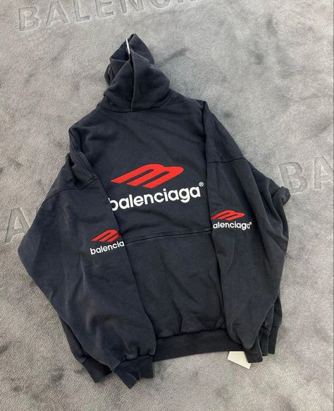 Balenciaga Sweatshirt, Balenciaga Hoodie, Apparel Design Inspiration, Supreme Hoodie, Shirt Design Inspiration, Designer Streetwear, Fashion Inspiration Design, Streetwear Outfit, Apparel Design