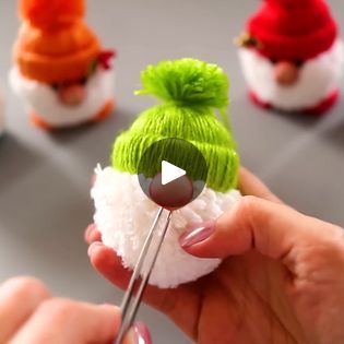 Gnomes Diy How To Make Pattern Free, How To Make Gnome Hats Free Pattern, Gnome Christmas Ornament Diy, Christmas Crafts Knitting, Wool Gnomes Diy, Gnome Yarn Beard, Sports Gnomes Diy, Yarn Gnomes Ornaments, Pompom Gnomes Diy