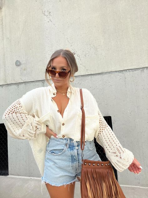 Natural Crochet Sleeve Button Up White Shorts Outfit, Cruise Outfits, Wardrobe Update, Boho Pants, Simple Outfit, Fabulous Fashion, Natural Material, Spring Summer Outfits, Mom Style