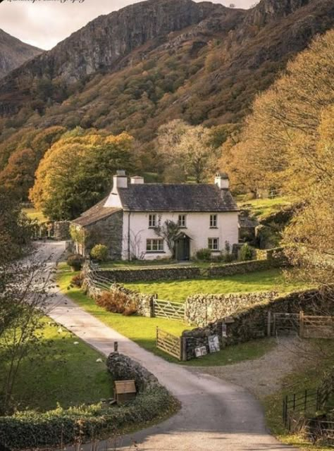 Cute Rural House, English Cobblestone House, Scottish House Cottages, Dream House Ireland, Ireland Houses Cottages, Ireland House Aesthetic, Irish House Exterior, Old Irish House, Scottish Farm Aesthetic