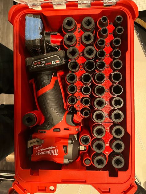 Mechanic Tool Organization Ideas, Matco Tool Box, Truck Toolbox Organization, Milwaukee Tool Box, Workbench Storage, Mechanic Tool Box, Socket Storage, Rustic Wedding Programs, New Milwaukee Tools