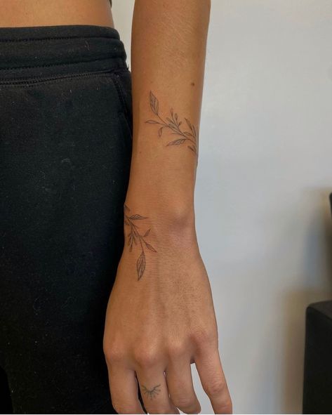 Arm Wrap Tattoo, Wrap Around Wrist Tattoos, Around Arm Tattoo, Wrap Around Tattoo, Cuff Tattoo, Wrap Tattoo, Flower Wrist Tattoos, Small Forearm Tattoos, Muster Tattoos