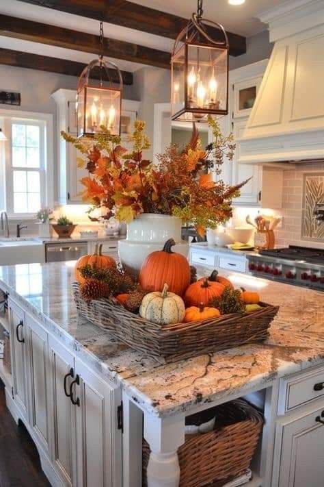 Fall Decor Ideas For The Home Kitchens, Fall Kitchen Table, Autumn Kitchen Decor, Fall Apartment Decor, Fall Yard, Autumn Kitchen, Fall House, Pumpkin Decorations, Thanksgiving 2024