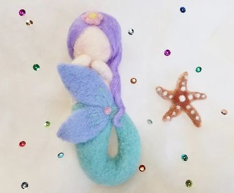 Felted Mermaid, Mermaid World, Felt Mermaid, Dolly Pegs, Dolls Handmade Diy, Needle Felting Diy, Needle Felting Tutorials, Crafty Mama, Wool Roving