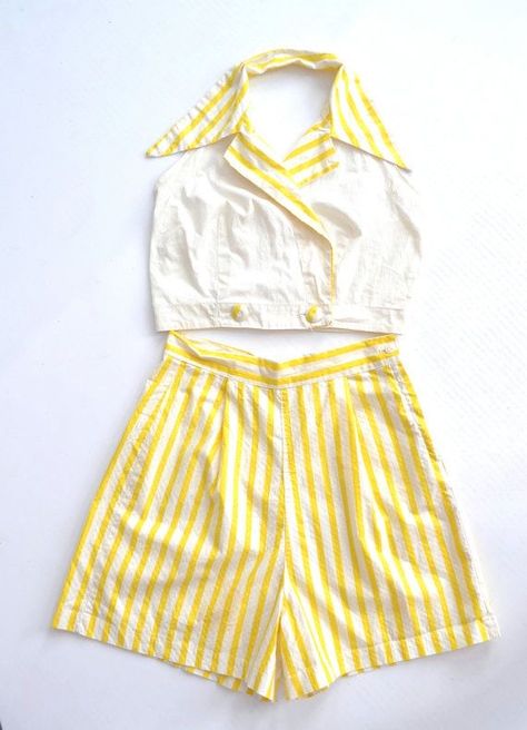 Striped Shorts Outfit, Suit Shorts, Play Suit, 50s Fashion, Up Girl, Striped Shorts, Outfits Casuales, Playsuit, Classy Outfits