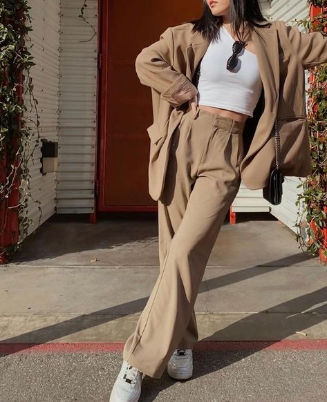 Khaki Slacks Outfit, Khaki Slacks Outfit Women, Poses In Mirror, Slacks Outfit, School Uniform Ideas, Womens Basics Clothing, Basics Clothing, Khaki Slacks, Uniform Ideas