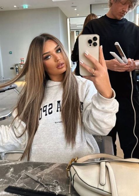 Right Hair Color For Skin Tone, Brunette Hair Blonde Balayage, Hair Extensions Brown, Extensions Brown Hair, Lucinda Strafford Hair, Lucinda Love Island, Brown Blonde Hair Extensions, Ashy Blonde Dark Roots, Ash Brown With Blonde