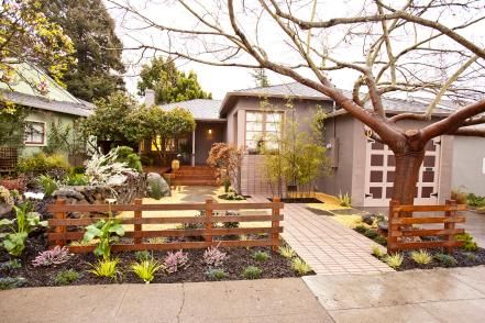 Japanese Carpentry, Yard Remodel, Modern Front Yard, Hardscape Design, Front Yard Design, Carpentry Tools, Front Yard Fence, Building A Fence, Fence Landscaping