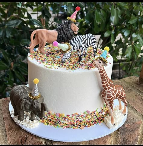 Zoo Birthday Cake, Zoo Animal Cakes, Zoo Cake, Animal Theme Birthday, Animal Birthday Cakes, Wild Birthday Party, Safari Cakes, Zoo Birthday, Third Birthday Party