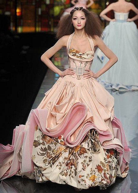 Spring 2009 Couture Christian Dior Haute Couture, Haute Couture Dresses, Dior Haute Couture, Moda Paris, Christian Dior Couture, Couture Mode, Dior Fashion, Dior Couture, Fashion Weeks