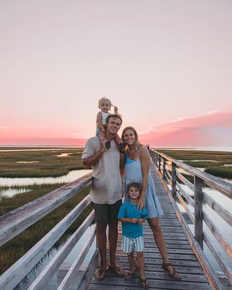 Britnee Kent Instagram, Cape Cod Family Photos, Cape Cod Lifestyle, Nantucket Family, Britnee Kent, Housewife Life, Dream Life Board, Beach Farm, Conner Kent