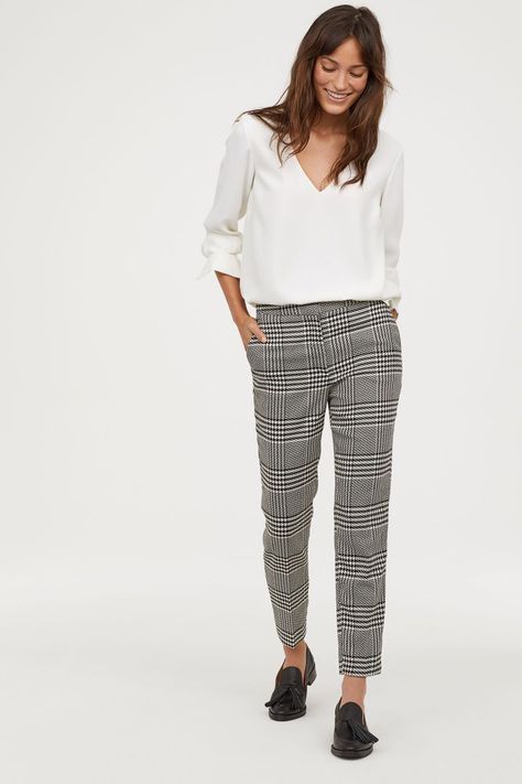 5e1b18c4c6a6d31695acbae3fd70ecc6 Checkered Pants, Checked Trousers, Casual Work Outfits, Plaid Pants, 가을 패션, Work Wardrobe, Business Attire, Business Casual Outfits, Work Attire