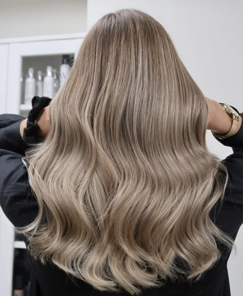 Muted Dark Blonde Hair, Champagne Ash Hair Color, Blond Ashy Hair Balayage, Dark Creamy Blonde Hair, Creamy Light Brown Hair, Blonde Ashy Hair Balayage, Dark Blonde With Root Smudge, Creme Brulee Hair Color, Beige Light Brown Hair