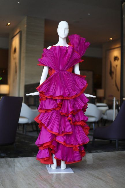 Schlappi Mannequin supplied by DK Display Corp shown at the Shangri-La Hotel in Vancouver featuring a taffeta dress made by Roberto Capucci . Photo via: Richard Lautens/ Toronto Star  #dkdisplay #dkdisplayexclusive #buytheoriginal ##BNatural #BPlast #BPaint #NatureMadeMadeforNature #sustainablefashion #couture #mannequin #fashion Fashion On Mannequin, Dress On Mannequin Fashion, Moving Dresses, Dresses On Mannequins, Fashion Design Mannequin, Dressed Mannequin, Mannequin Outfits, Dress On Mannequin, Creative Dresses