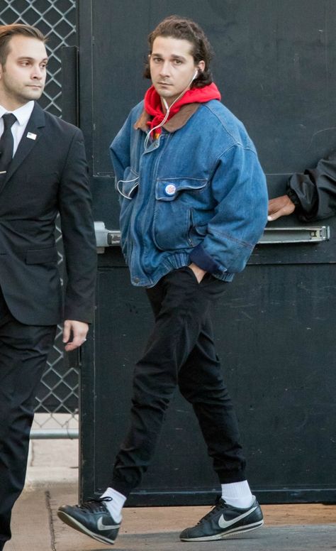 Se Shia LaBeouf’s Clothing Style Inspires Kanye West [PHOTOS] – Footwear News Shia Labeouf Style, Normcore Fashion, Mood Bored, 80s Men, Tokyo Street Fashion, Style Indie, Shia Labeouf, Streetwear Men, Fire Fits