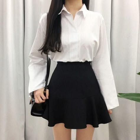 Moda Grunge, Tennis Skirt Outfit, Rock Outfit, Korean Girl Fashion, Korean Fashion Trends, Ulzzang Fashion, Korea Fashion, Style Korean, Fashion Korean