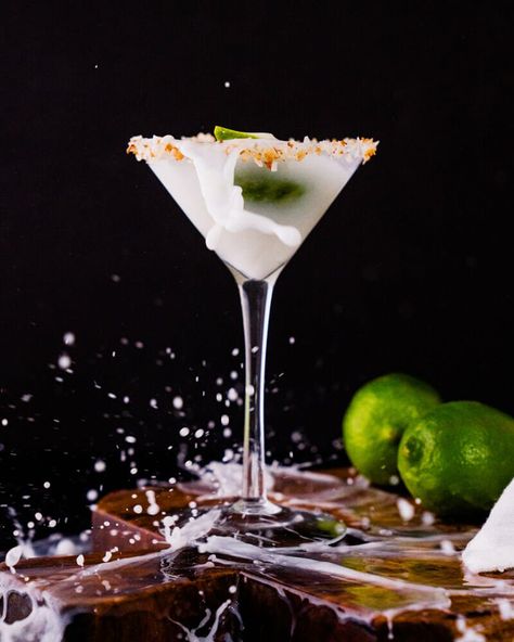 Coconut Liqueur Drinks, Martinis With Vodka, Coconut Martini Recipe Vodka, Coconut Martini Recipe, Dessert Martinis, Vodka Mixed Drinks Recipes, Chocolate Martinis, Coconut Cocktails, Coconut Martini