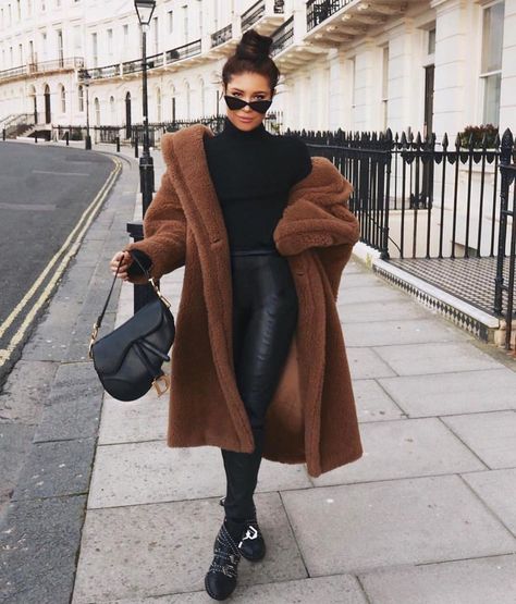 100+ Beautiful Winter Outfits Standout for Current Fashion Trends Teddy Coat Outfit, Fall Fashion Coats, Shirt Outfits, Coat Outfit, Mode Casual, Outfit Trends, Teddy Coat, Current Fashion Trends, Brown Coat