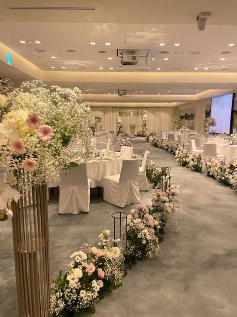 Indoor Wedding Decorations, Nikah Decor, Wedding Hall Decorations, Wedding Stage Decor, Indoor Wedding Receptions, Wedding Background Decoration, Wedding Venues Indoor, Wedding Entrance Decor, Simple Wedding Decorations