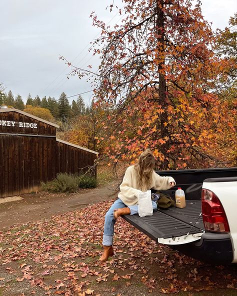 cue the sound of crunching leaves & the smell of apple pie 🤍🥧 Fall Walk, Fall Activity, Fall Goals, October Sky, Fall Getaways, Fall Mood Board, Fall Bucket List, Summer Getaway, Fall Inspo