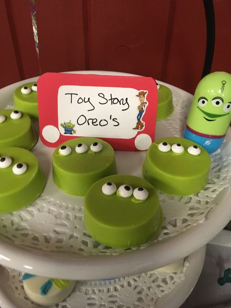 Toy Story Birthday Treats, Toy Story Treats Ideas Diy, Toy Story Chocolate Covered Strawberries, Toy Story Oreos, Toy Story Cake Pops Diy, Buzz Lightyear Treats, 2 Infinity And Beyond Birthday Cake, Toy Story Snacks, Toy Story Treats Ideas