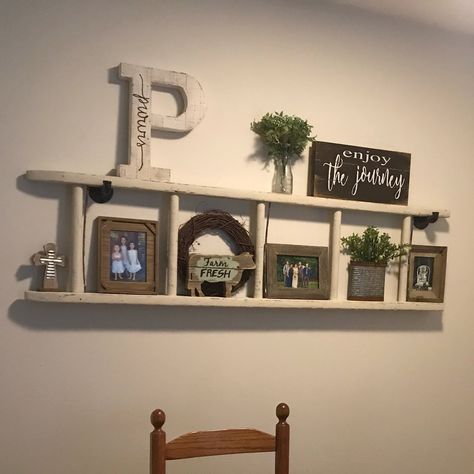 Hanging Ladder On Wall, Ladder On Wall Decor, Ladder Wall Decor, Old Ladder Decor, Old Ladder Ideas, Ladder Shelf Decor, Wall Ladder, Old Ladder, Vintage Ladder