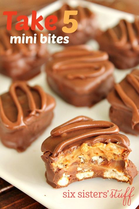 Turtle Bites, Take 5 Candy Bar, Rolo Pretzel, Rolo Pretzels, Candy Bar Recipe, Butter Desserts, Six Sisters Stuff, Mini Bites, Candy Recipes Homemade