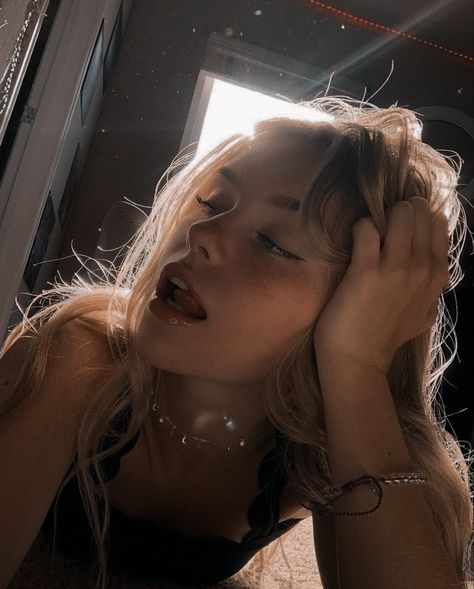 가을 패션, Insta Photo Ideas, Girl Icons, Blonde Girl, Pretty Face, Aesthetic Girl, Lany, Pretty Woman, Hair Inspo