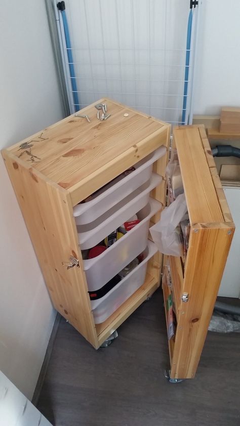 I found a used TROFAST which I could rebuilt it as a door. I attached wheels under the TROFAST and the door itself to create an art supply storage solution. Garage Kasten, Lego Storage Diy, Art Supply Storage, Trofast Storage, Cabinet Ikea, Ikea Trofast Storage, Trofast Ikea, Ikea Art, Ikea Storage Cabinets