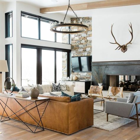 Mountain Home Interiors, Modern Mountain House, Mountain Modern Home, Modern Lodge, Modern Rustic Living Room, Interior Design Per La Casa, Modern Mountain Home, Modern Rustic Homes, Modern Home Interior Design