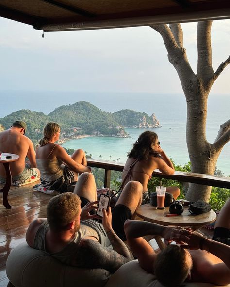 Koh Tao 🪐 Travel Asia Places, Gap Year Aesthetic Asia, Da Nang Aesthetic, Thailand Koh Tao, Thailand Girls Trip, South East Asia Travel Aesthetic, Travel Aesthetic Asia, Backpacking Asia Aesthetic, Backpacking Aesthetic Asia