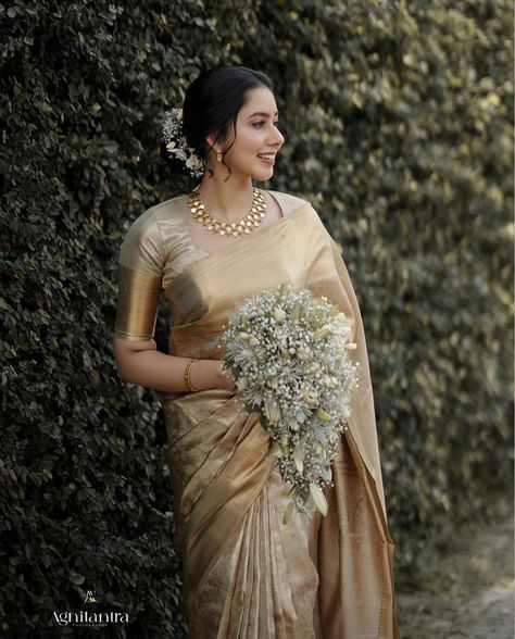 Wedding Saree Kerala Christian, Saree Inspo For Wedding Guest, Christian Wedding Saree Blouse Designs, Christian Bridal Blouse Designs, Engagement Saree Kerala Christian, Madhuram Veppu Dress Christian, Kerala Wedding Guest Outfit, Christian Engagement Saree, Kerala Christian Wedding Saree