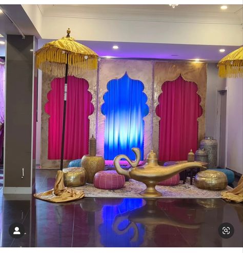 Arabian Nights Diy Decorations, Arabian Nights Photo Booth, Arabian Nights Decorations, Arabic Theme Party, Aladdin Backdrop, Aladdin Theme Party, India Decoration, Arabian Nights Prom, Arabian Nights Theme Party