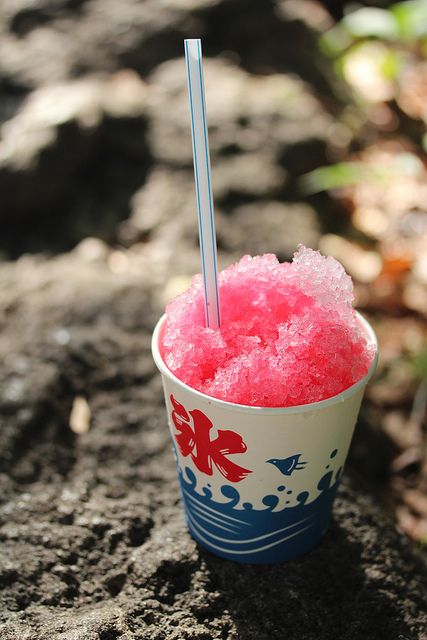 kakigori Japanese Shaved Ice, Summer Japan, Matsuri Festival, Japan Summer, Summer Traditions, Drinks Machine, Shaved Ice, Aesthetic Japan, Japan Aesthetic