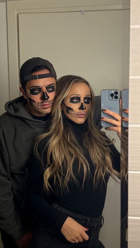 Couples Halloween Costume Makeup, Halloween Face Makeup Couples, Scar Face Couple Costume, Halloween Couple Makeup Ideas, Couple Halloween Costumes Vampire, Maquillage Halloween Couple, Couples Halloween Makeup Ideas, Couple Makeup Halloween, Scary Couple Costume