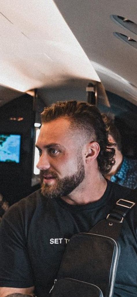 Chris Bumstead Haircut, Cbum Hairstyle, Gym Motivation Wallpaper, Chris Bumstead, Motivation Wallpaper, Men Hairstyles, Aesthetic Guys, Men Fashion Casual Outfits, Anime Quotes