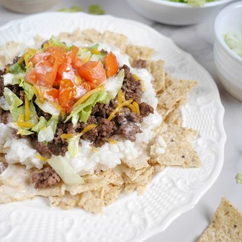 Amish hay stack dinner - This Mom Cooks Hay Stacks, Haystacks Recipe, Dry Rice, Feed A Crowd, Honey Mustard Sauce, Amish Recipes, Mexican Food Recipes Easy, Taco Salad, Sliced Mushrooms