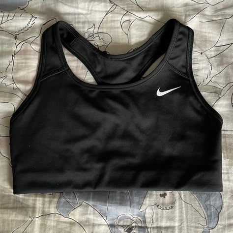 Nike sports bra Sport Bra Aesthetic, Sports Bra Aesthetic, Junk Aesthetic, Gym Closet, Aesthetic Closet, 2023 Board, Sports Outfit, Gift Wishlist, Volleyball Pictures