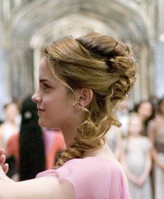 Hermione Yule Ball hairstyle side view Yule Ball Hair, Yule Ball Hairstyles, Hermione Granger Hair, Ball Hairstyle, Hermione Granger Yule Ball, Hermione Hair, Hermione Yule Ball, Drawing Wolves, Yule Ball Dress