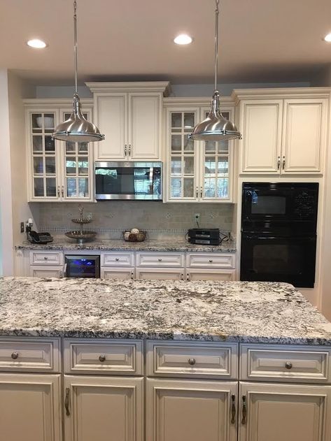 Creamy White Kitchen, Modern Spanish Kitchen, Spanish Kitchen Design, Grey Granite Countertops, Off White Kitchen Cabinets, White Kitchen Cabinet, Spanish Farmhouse, Off White Cabinets, Spanish Kitchen