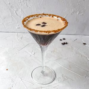 Gingerbread Espresso Martini - Eva Koper - Recipe Creator Gingerbread Espresso Martini, Gingerbread Syrup, Espresso Martini, Espresso Coffee, Yummy Drinks, Gingerbread Cookies, Martini, Espresso, Gingerbread