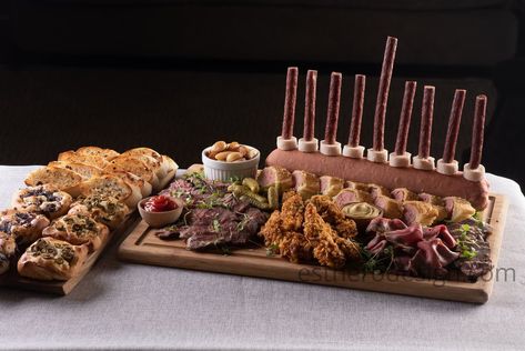 Chanukah Charcuterie Board Board Crafts, Hanukkah Food, Chanukah Party, Beef Sticks, Charcuterie Inspiration, Cold Cuts, Jewish Recipes, Jewish Holidays, The Eighth Day