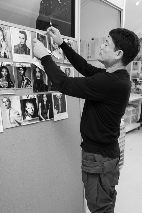 Casting director John Pfeiffer at the model boards #Temperley #LFW #Winter14 Casting Director Aesthetic, Halo Photography, Director Office, Bts Moodboard, Costume Department, Casting Director, Photo Concept, Life Plan, Film Director